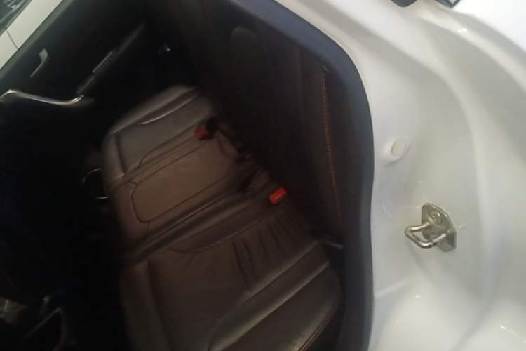 Used Haval H6 2013 Sports Edition 1.5T Manual Two-Wheel Drive Elite Model Left Rear Seat