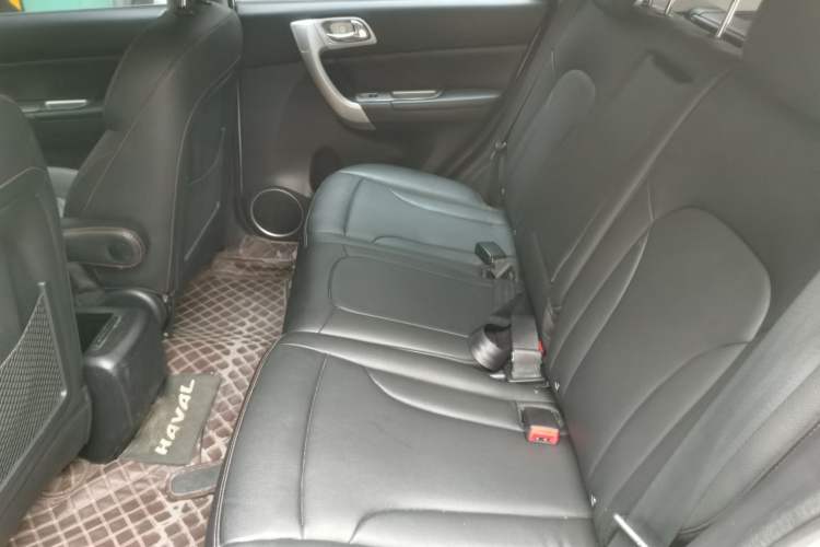 Used Haval H6 2013 Upgraded Model 1.5T Manual Two-Wheel Drive Elite Version Left Rear Seat