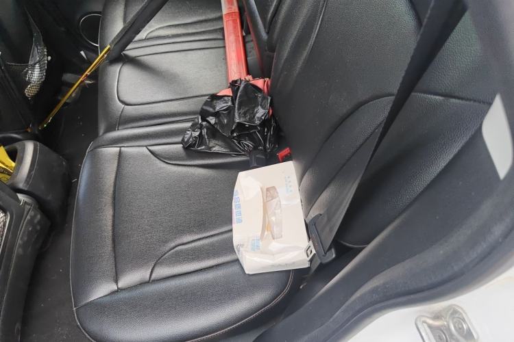 Used Haval H6 2013 Upgraded Model 1.5T Manual Two-Wheel Drive Elite Version Left Rear Seat