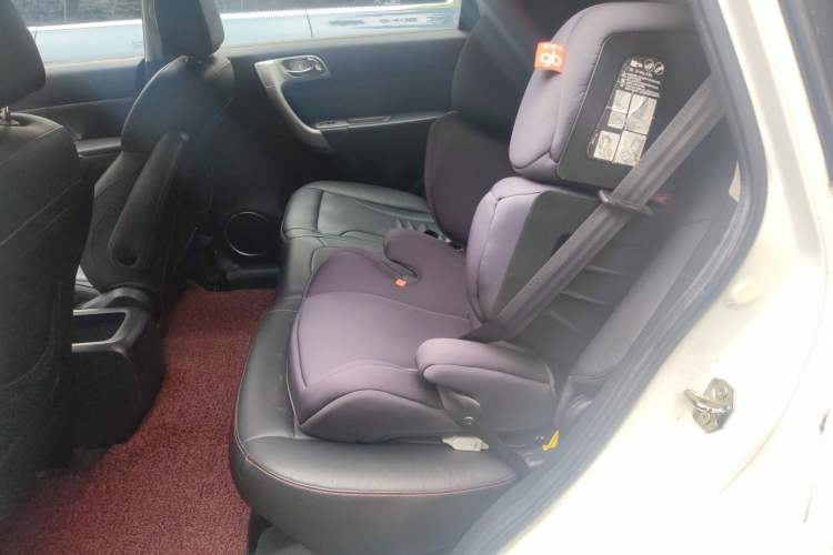 Used Haval H6 2013 Upgraded Model 1.5T Manual Two-Wheel Drive Prestige Version Left Rear Seat