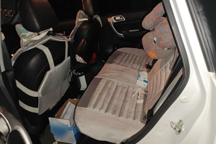 Used Haval H6 2013 Upgraded Model 1.5T Manual Two-Wheel Drive Elite Version Left Rear Seat