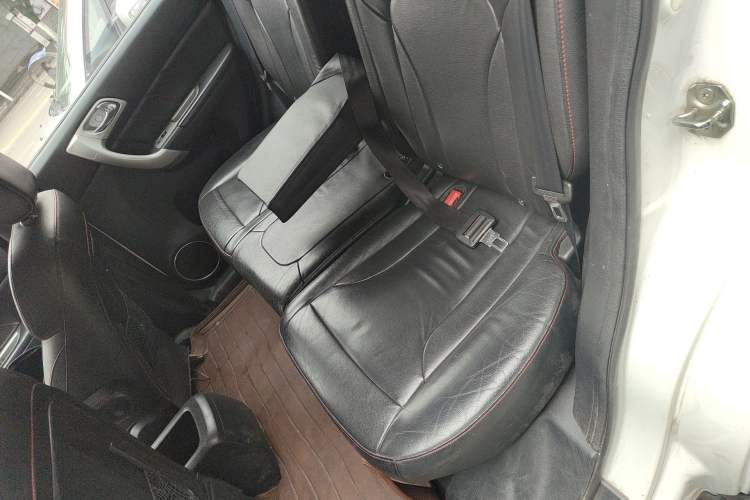 Used Haval H6 2013 Upgraded Model 2.4L Automatic Two-Wheel Drive Prestige Version
