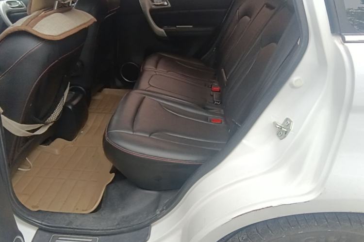 Used Haval H6 2013 Upgraded Model 1.5T Manual Two-Wheel Drive Elite Version Left Rear Seat