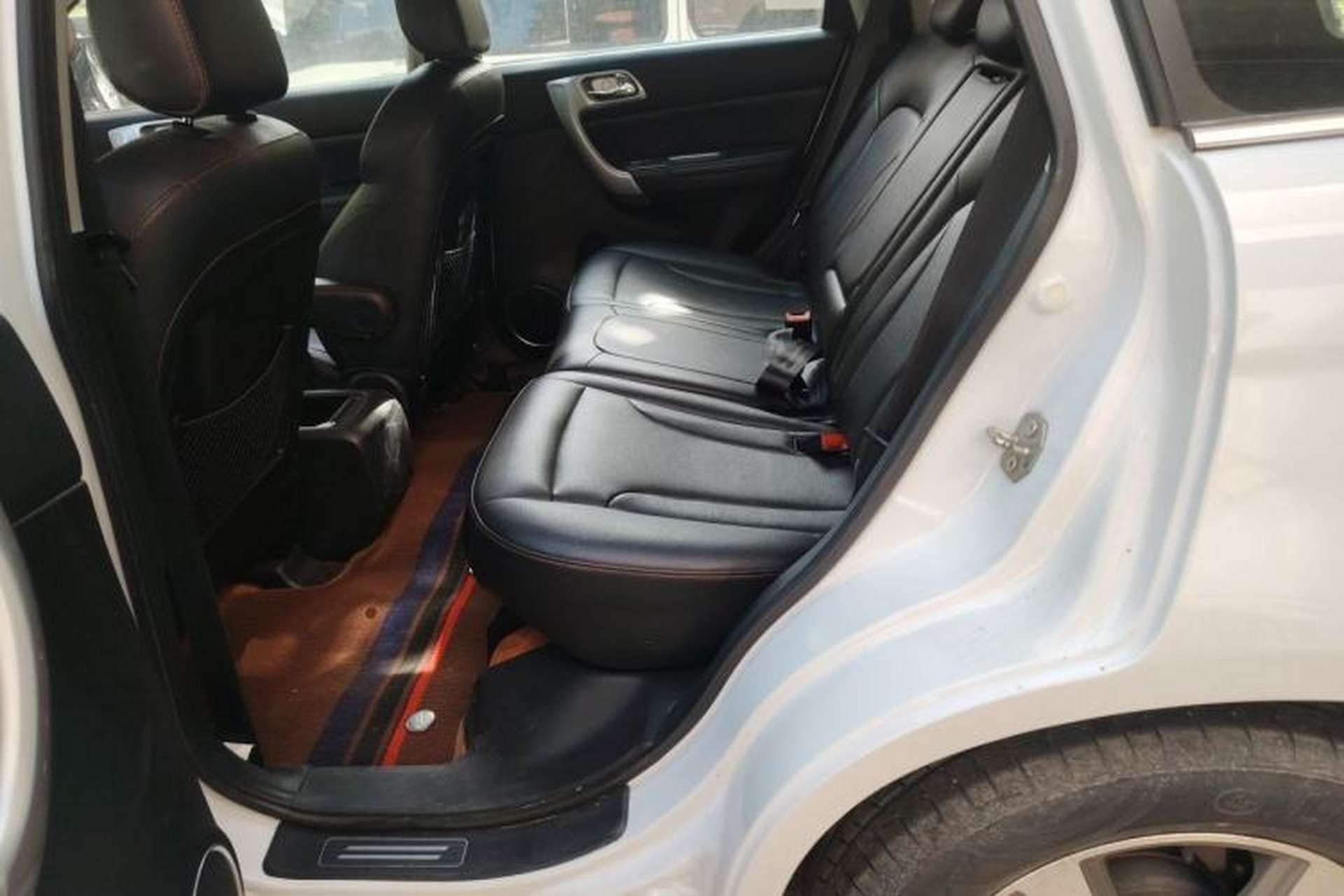 Used Haval H6 2013 Upgraded Model 1.5T Manual Two-Wheel Drive Elite Version Left Rear Seat