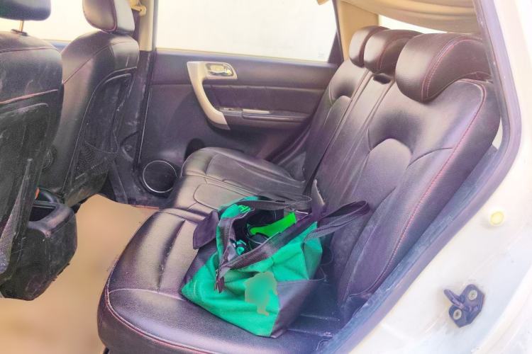Used Haval H6 2013 Upgraded Model 1.5T Manual Two-Wheel Drive Elite Version Left Rear Seat
