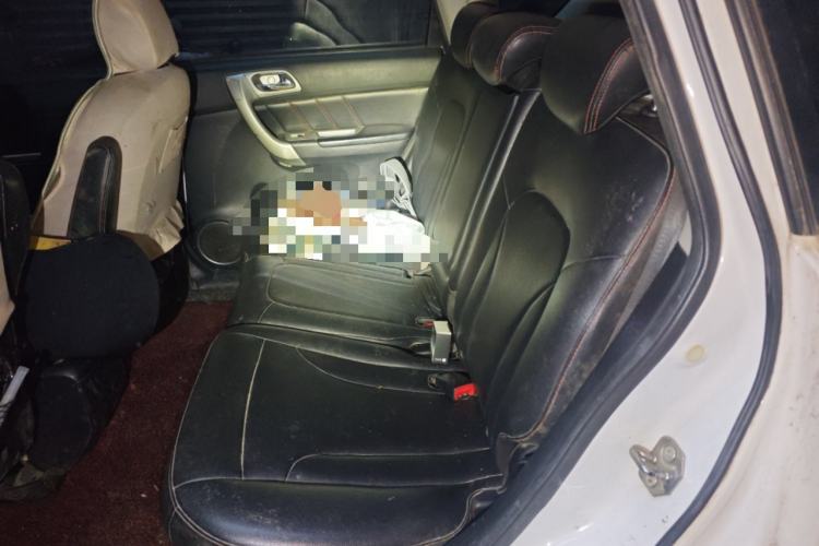 Used Haval H6 2013 Upgraded Model 2.4L Automatic Two-Wheel Drive Elite Version Left Rear Seat