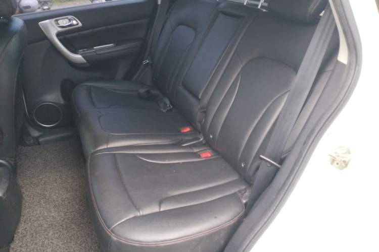 Used Haval H6 2013 Upgraded Model 1.5T Manual Two-Wheel Drive Elite Version Left Rear Seat