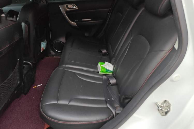 Used Haval H6 2013 Upgraded Model 1.5T Manual Two-Wheel Drive Elite Version Left Rear Seat
