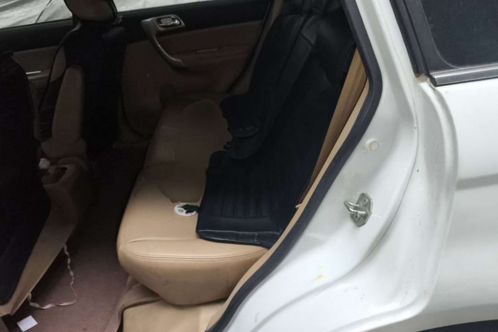 Used Haval H6 2013 Upgraded Model 2.4L Automatic Two-Wheel Drive Elite Version Left Rear Seat