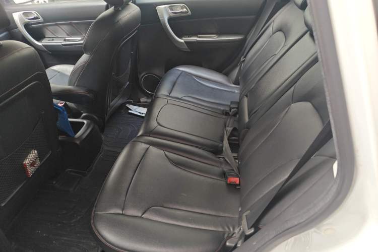 Used Haval H6 2013 Upgraded Model 1.5T Manual Two-Wheel Drive Elite Version Left Rear Seat