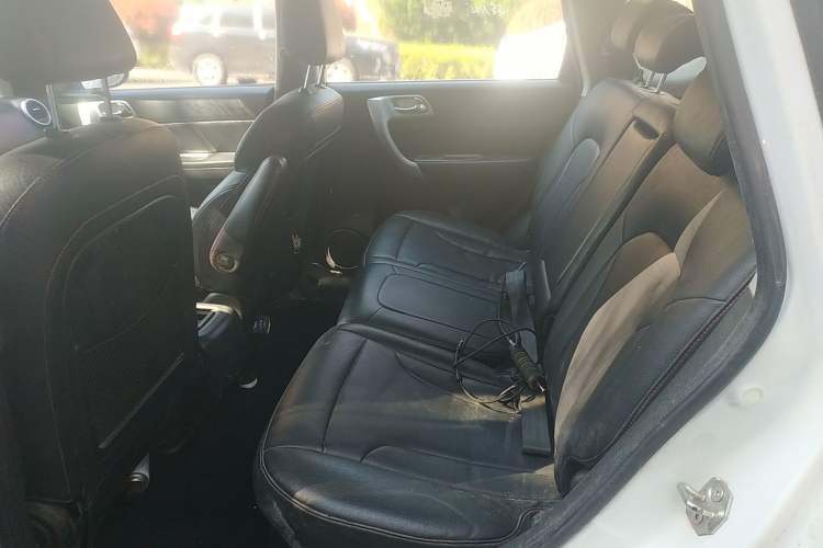 Used Haval H6 2013 Upgraded Model 1.5T Manual Two-Wheel Drive Elite Version Left Rear Seat
