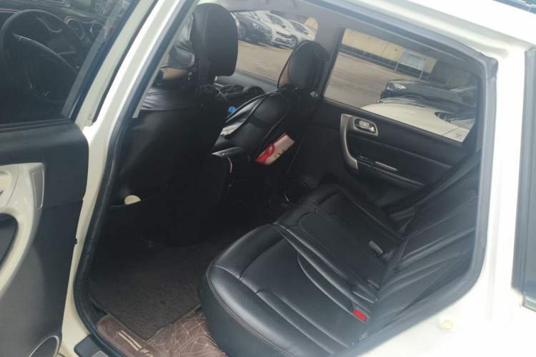 Used Haval H6 2013 Upgraded Model 1.5T Manual Two-Wheel Drive Elite Version Left Rear Seat