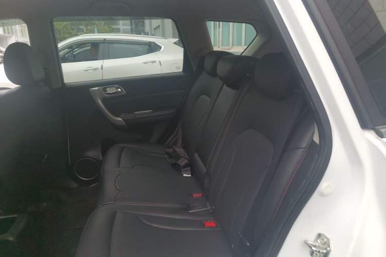 Used Haval H6 2013 Upgraded Model 2.4L Automatic Two-Wheel Drive Elite Version Left Rear Seat