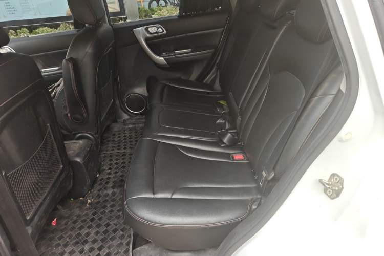 Used Haval H6 2013 Upgraded Model 1.5T Manual Two-Wheel Drive Elite Version Left Rear Seat