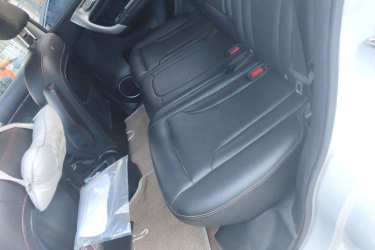 Used Haval H6 2013 Upgraded Model 1.5T Manual Two-Wheel Drive Elite Version Left Rear Seat