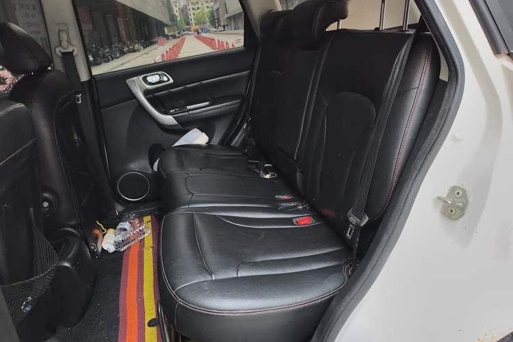 Used Haval H6 2013 Upgraded Model 1.5T Manual Two-Wheel Drive Elite Version Left Rear Seat