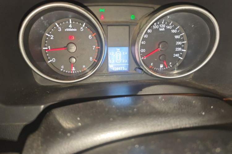 Used Haval H6 2013 Upgraded Model 1.5T Manual Two-Wheel Drive Elite Version Odometer Close Up
