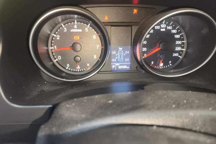 Used Haval H6 2013 Upgraded Model 2.4L Automatic Two-Wheel Drive Elite Version Odometer Close Up