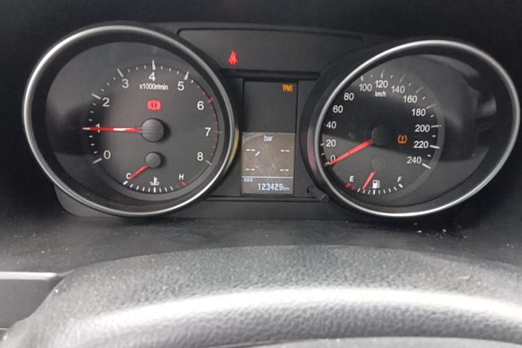 Used Haval H6 2013 Sports Edition 1.5T Manual Two-Wheel Drive Elite Model Odometer Close Up