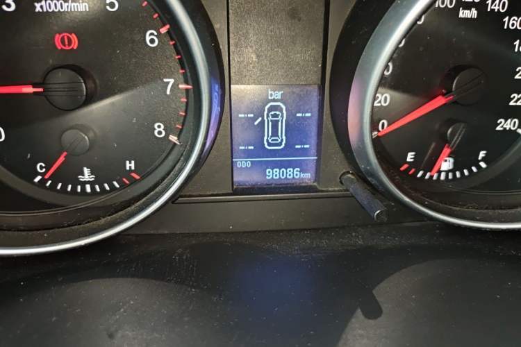 Used Haval H6 2013 Upgraded Model 1.5T Manual Two-Wheel Drive Elite Version Odometer Close Up