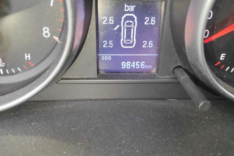 Used Haval H6 2013 Upgraded Model 1.5T Manual Two-Wheel Drive Elite Version Odometer Close Up