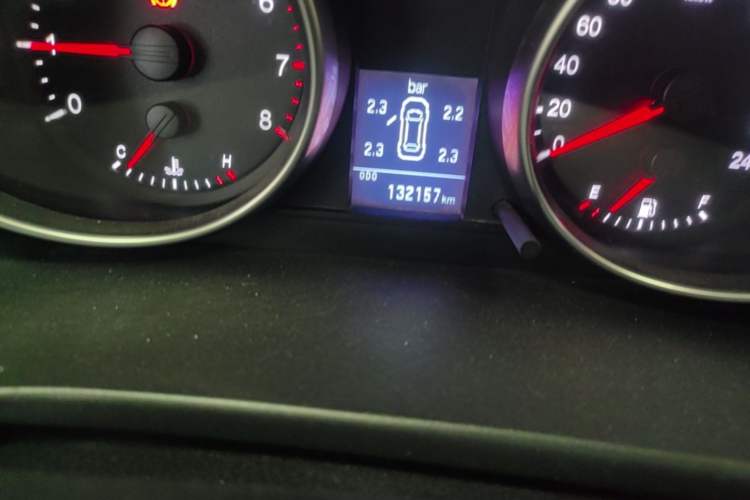 Used Haval H6 2013 Upgraded Model 1.5T Manual Two-Wheel Drive Urban Version Odometer Close Up
