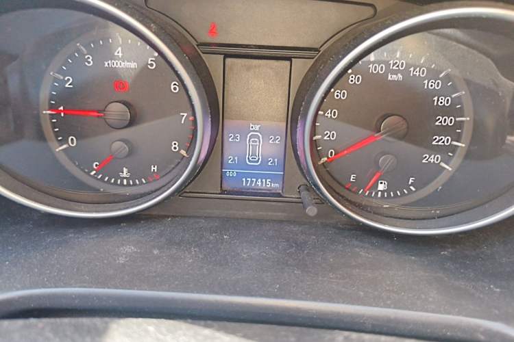 Used Haval H6 2013 Upgraded Model 1.5T Manual Two-Wheel Drive Elite Version Odometer Close Up