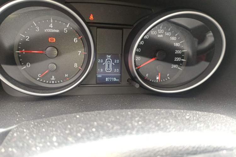 Used Haval H6 2013 Sports Edition 1.5T Manual Two-Wheel Drive Elite Model Odometer Close Up