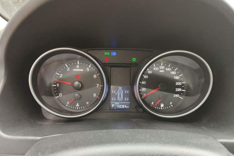 Used Haval H6 2013 Upgraded Model 2.4L Automatic Two-Wheel Drive Prestige Version Odometer Close Up