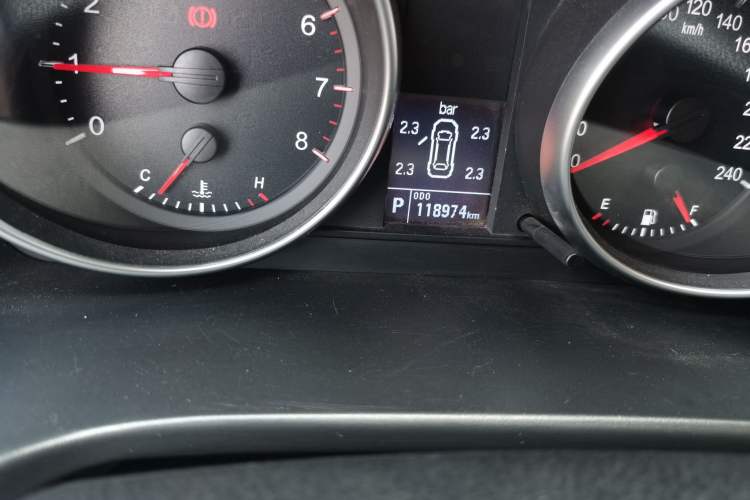 Used Haval H6 2013 Upgraded Model 2.4L Automatic Two-Wheel Drive Prestige Version Odometer Close Up