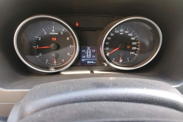 Used Haval H6 2013 Upgraded Model 1.5T Manual Two-Wheel Drive Elite Version Odometer Close Up