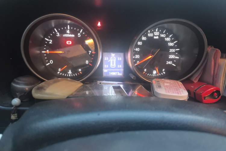 Used Haval H6 2013 Sports Edition 1.5T Manual Two-Wheel Drive Elite Model Odometer Close Up