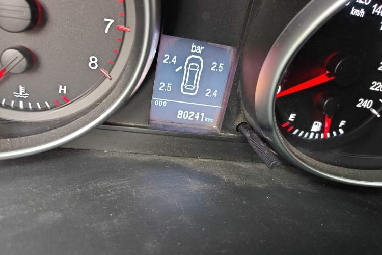 Used Haval H6 2013 Upgraded Model 1.5T Manual Two-Wheel Drive Elite Version Odometer Close Up