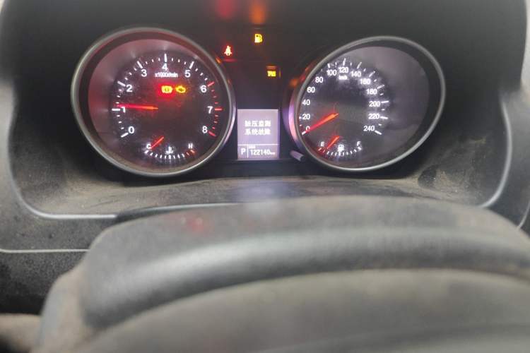 Used Haval H6 2013 Upgraded Model 2.4L Automatic Two-Wheel Drive Elite Version Odometer Close Up