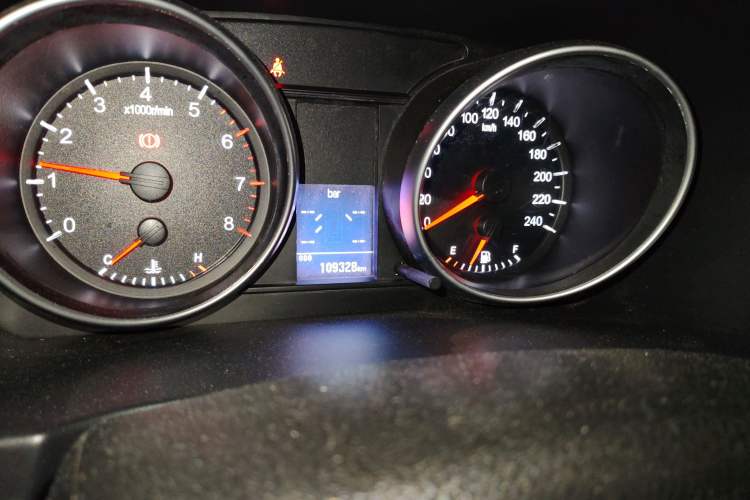 Used Haval H6 2013 Upgraded Model 1.5T Manual Two-Wheel Drive Elite Version Odometer Close Up