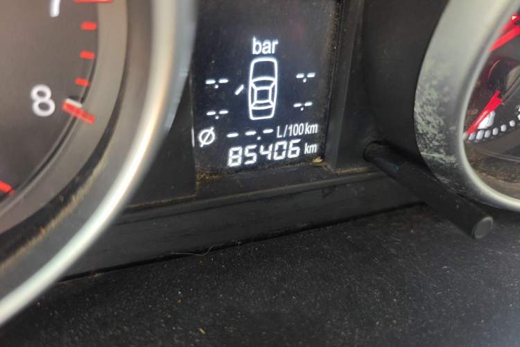 Used Haval H6 2013 Sport Edition 1.5T Manual Two-Wheel Drive Urban Model Odometer Close Up