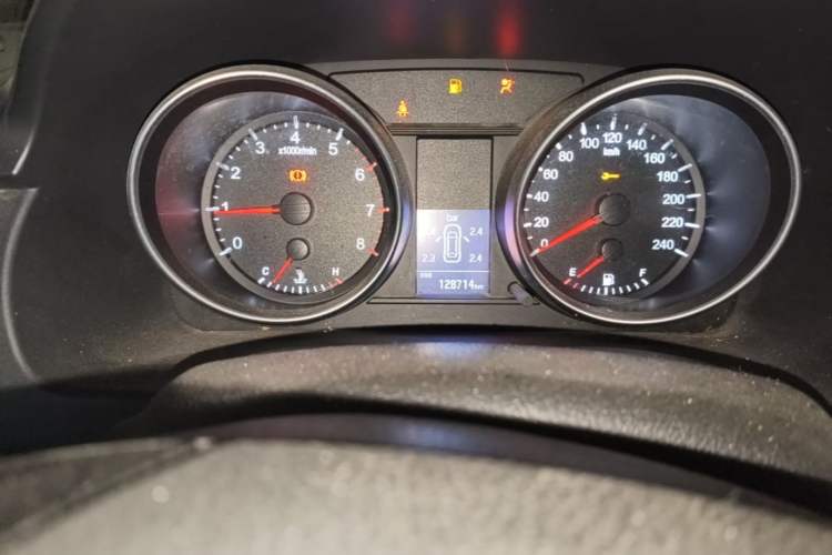 Used Haval H6 2013 Sports Edition 1.5T Manual Two-Wheel Drive Elite Model Odometer Close Up