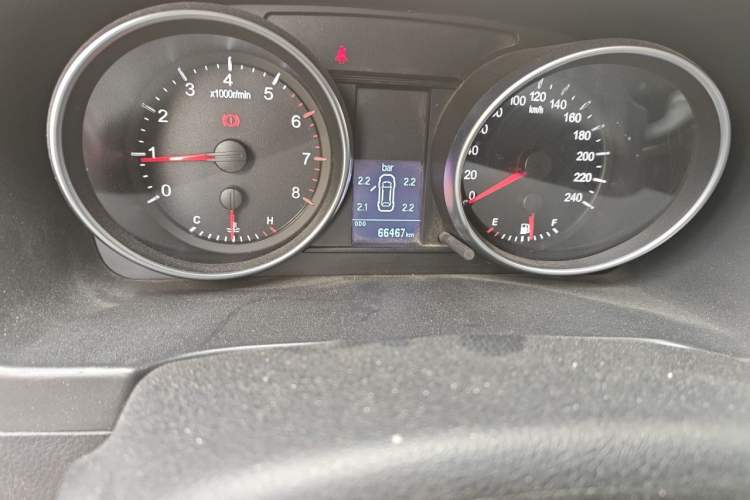 Used Haval H6 2013 Upgraded Model 1.5T Manual Two-Wheel Drive Elite Version Odometer Close Up