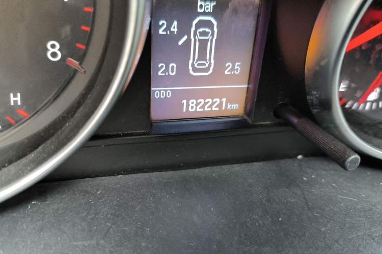Used Haval H6 2013 Upgraded Model 1.5T Manual Two-Wheel Drive Elite Version Odometer Close Up