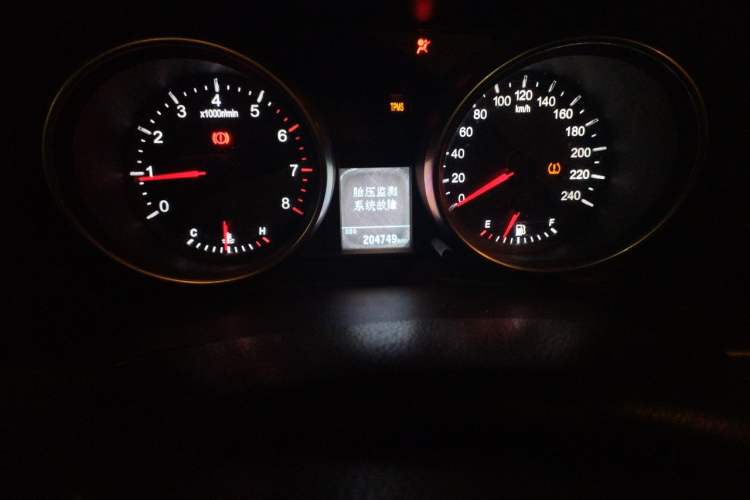 Used Haval H6 2013 Upgraded Model 1.5T Manual Two-Wheel Drive Elite Version Odometer Close Up