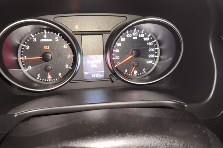 Used Haval H6 2013 Upgraded Model 1.5T Manual Two-Wheel Drive Elite Version Odometer Close Up