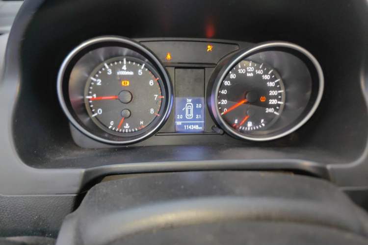 Used Haval H6 2013 Upgraded Model 1.5T Manual Two-Wheel Drive Elite Version Odometer Close Up