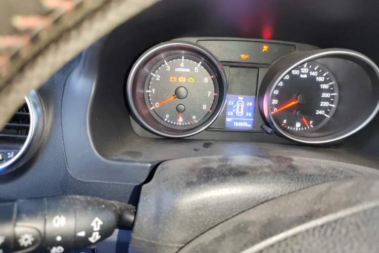 Used Haval H6 2013 Upgraded Model 1.5T Manual Two-Wheel Drive Elite Version Odometer Close Up
