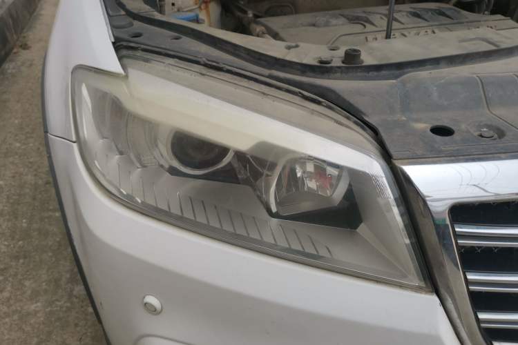 Used Haval H6 2013 Sport Edition 1.5T Manual Two-Wheel Drive Prestige Model Right Front Headlight