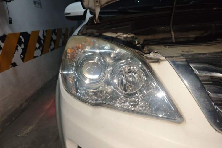 Used Haval H6 2013 Upgraded Model 1.5T Manual Two-Wheel Drive Elite Version Right Front Headlight