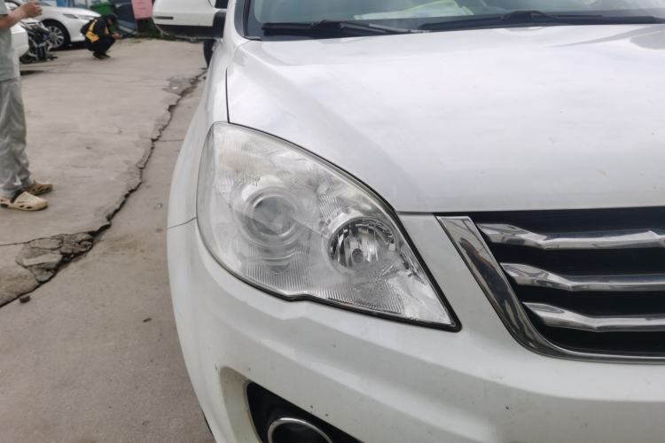 Used Haval H6 2013 Upgraded Model 1.5T Manual Two-Wheel Drive Elite Version Right Front Headlight