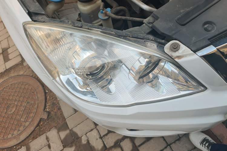 Used Haval H6 2013 Upgraded Model 1.5T Manual Two-Wheel Drive Elite Version Right Front Headlight