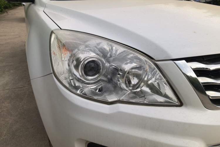 Used Haval H6 2013 Upgraded Model 1.5T Manual Two-Wheel Drive Elite Version Right Front Headlight