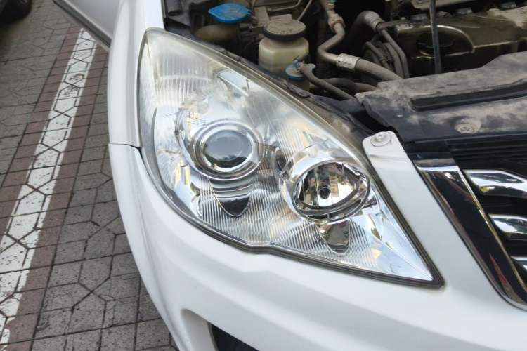 Used Haval H6 2013 Upgraded Model 2.4L Automatic Two-Wheel Drive Elite Version Right Front Headlight