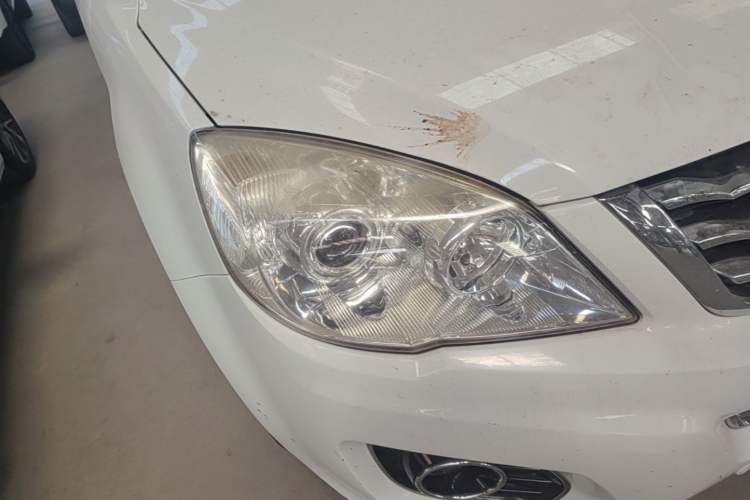 Used Haval H6 2013 Upgraded Model 1.5T Manual Two-Wheel Drive Urban Version Right Front Headlight
